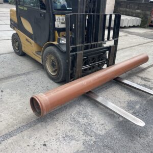 Straßenkanalrohr 200/3000 neu mit Dichtung (verschmutzt)